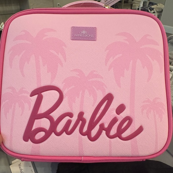 Limited Edition Barbie makeup case - Picture 1 of 6